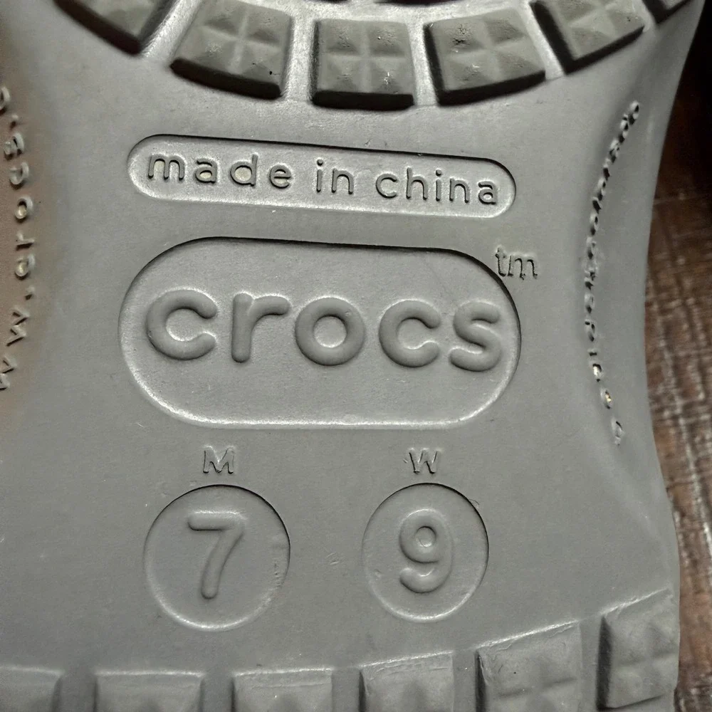 Crocs Classic Clogs Unisex Mens 7 Womens 9 Grey Gray Slip On Comfort Shoes
